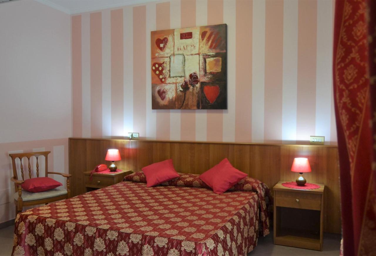 Hotel Facioni Pomezia Exterior photo