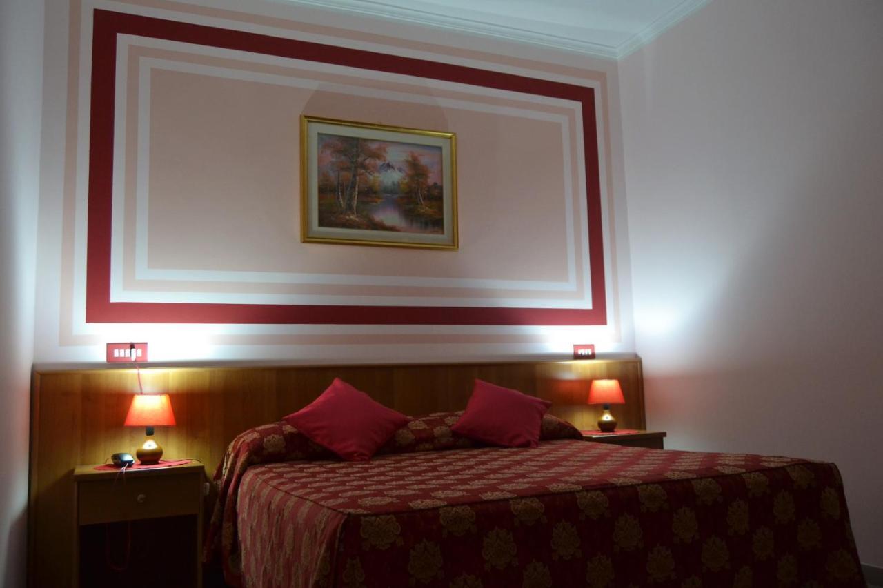 Hotel Facioni Pomezia Exterior photo
